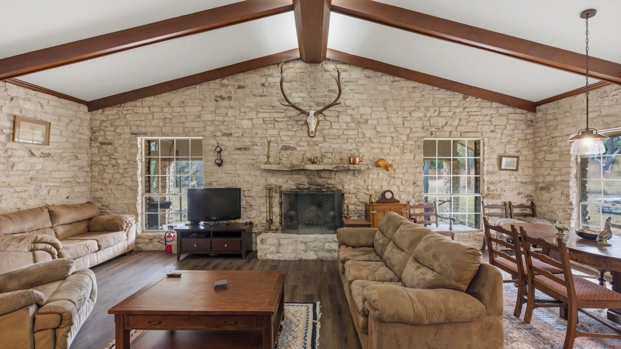 Photo of Livingroom in Dripping Springs