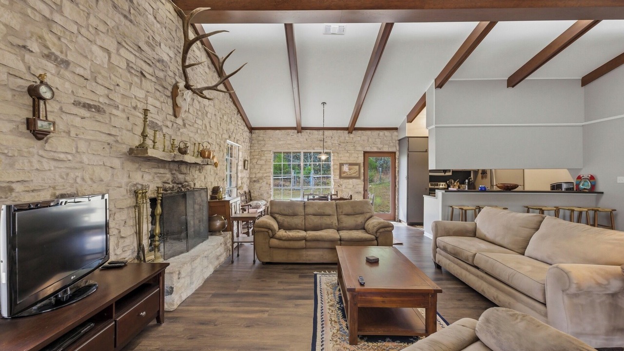 Photo of Livingroom in Dripping Springs