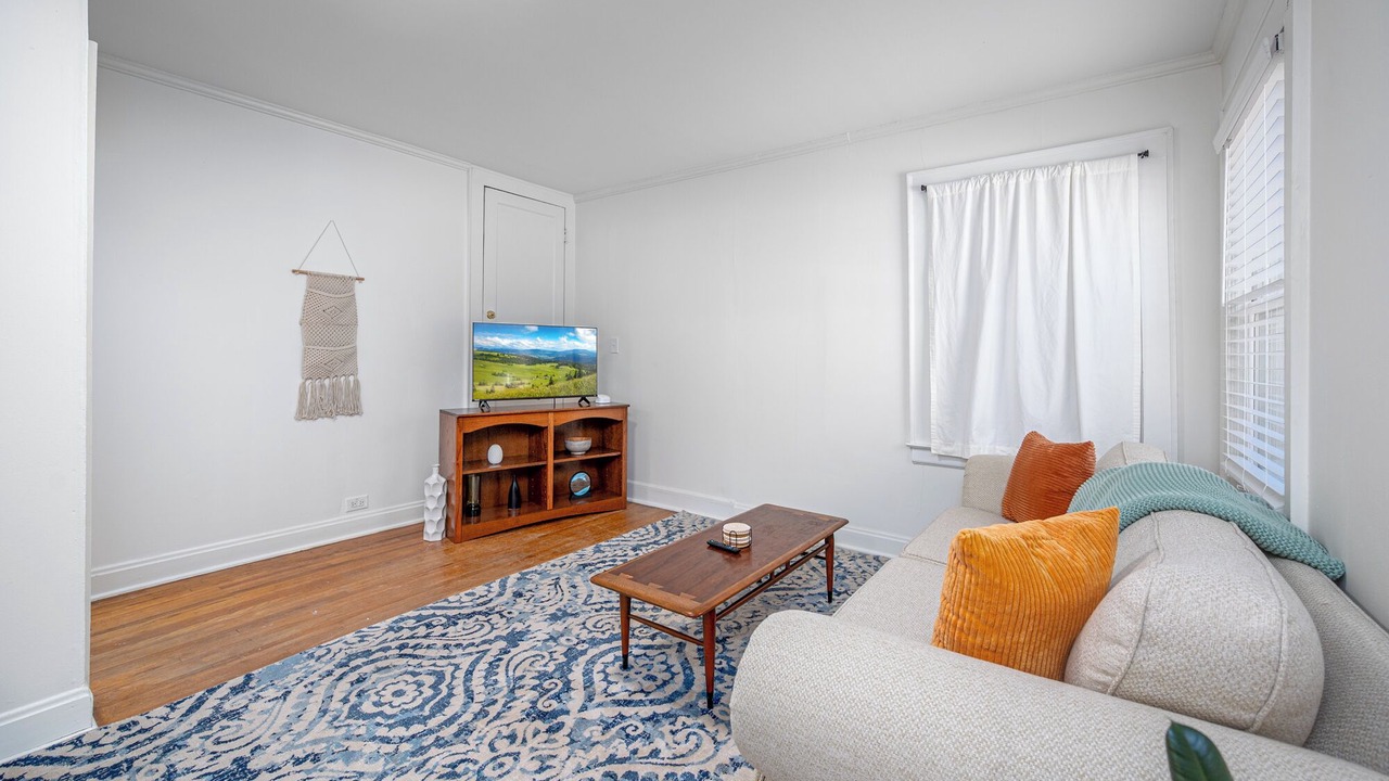Photo of Livingroom in Croasdaile Farm Master