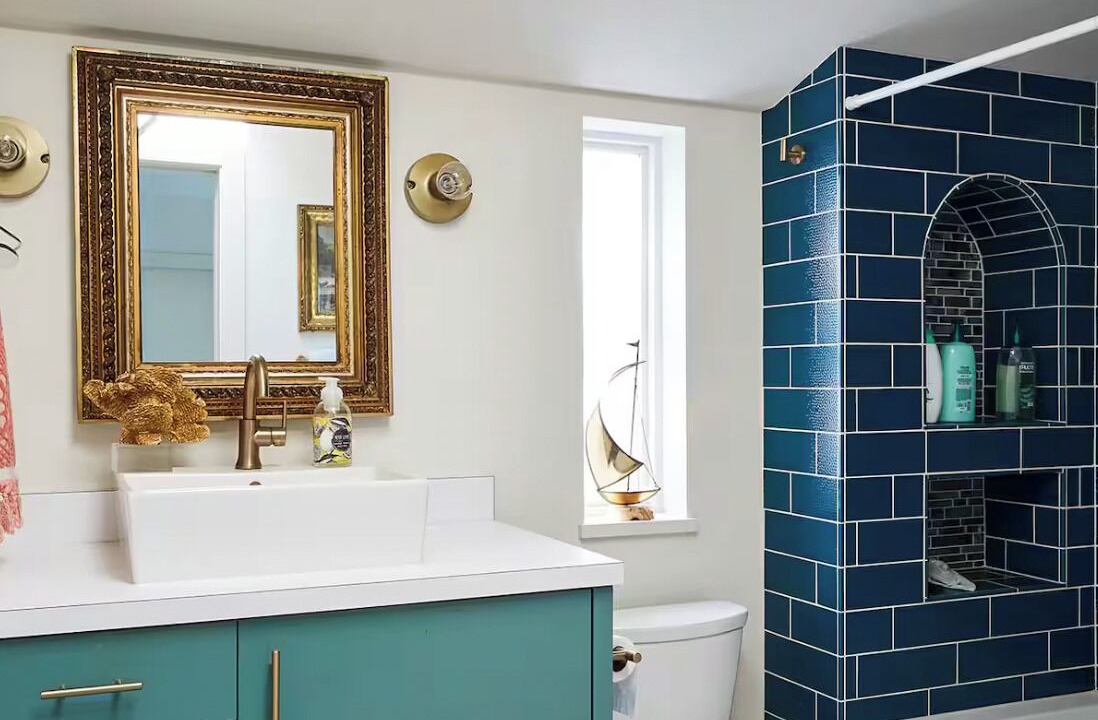 Photo of Bathroom in Lyn-Lake