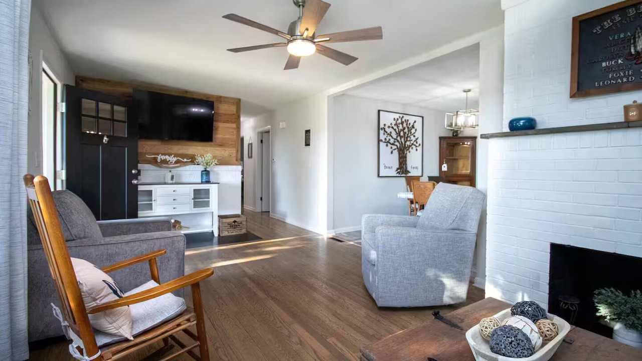 Photo of Livingroom in Fishersville