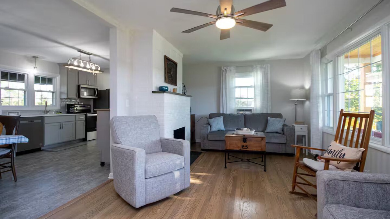 Photo of Livingroom in Fishersville