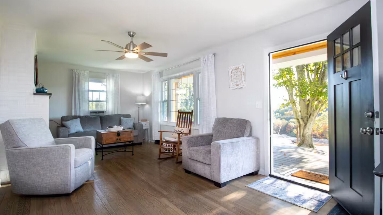 Photo of Livingroom in Fishersville