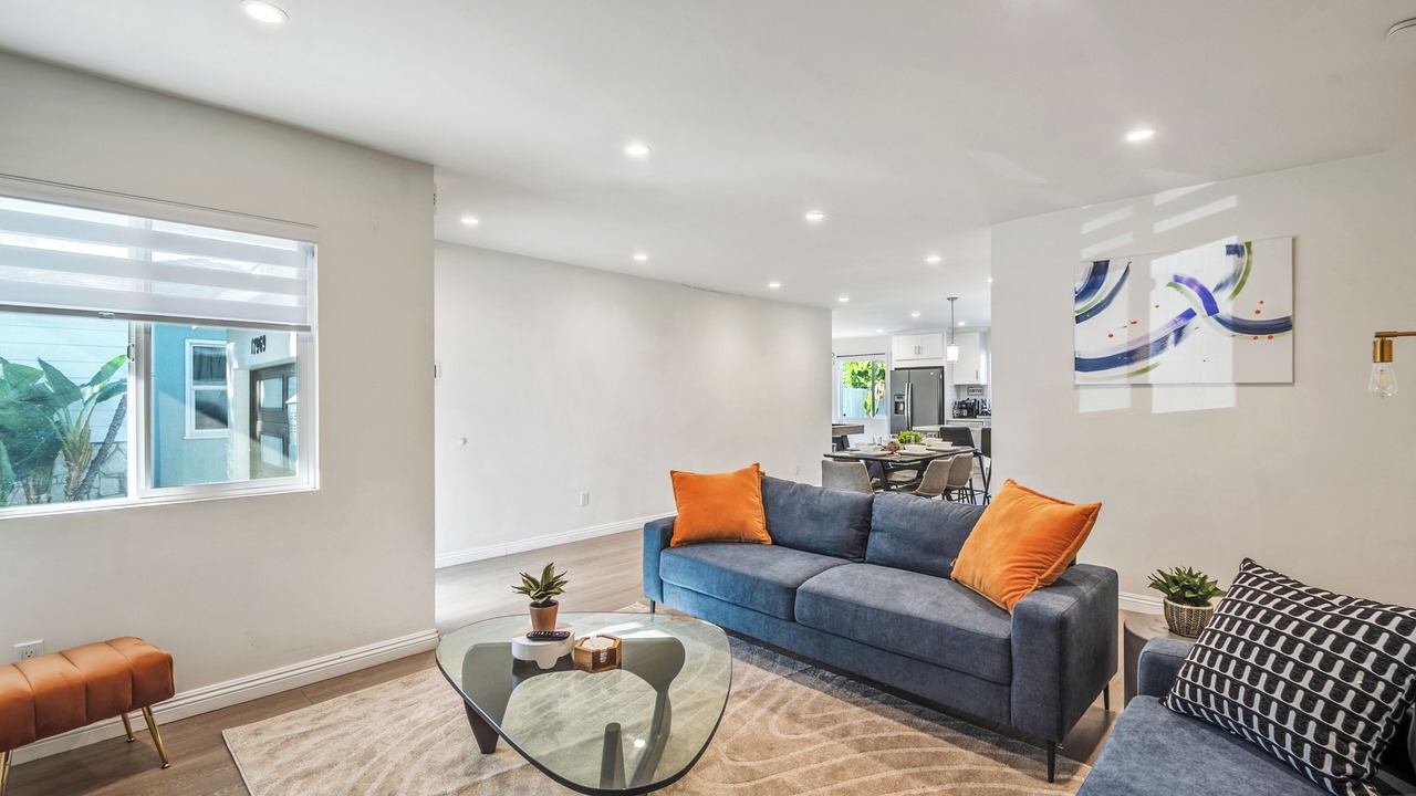 Photo of Livingroom in Encino
