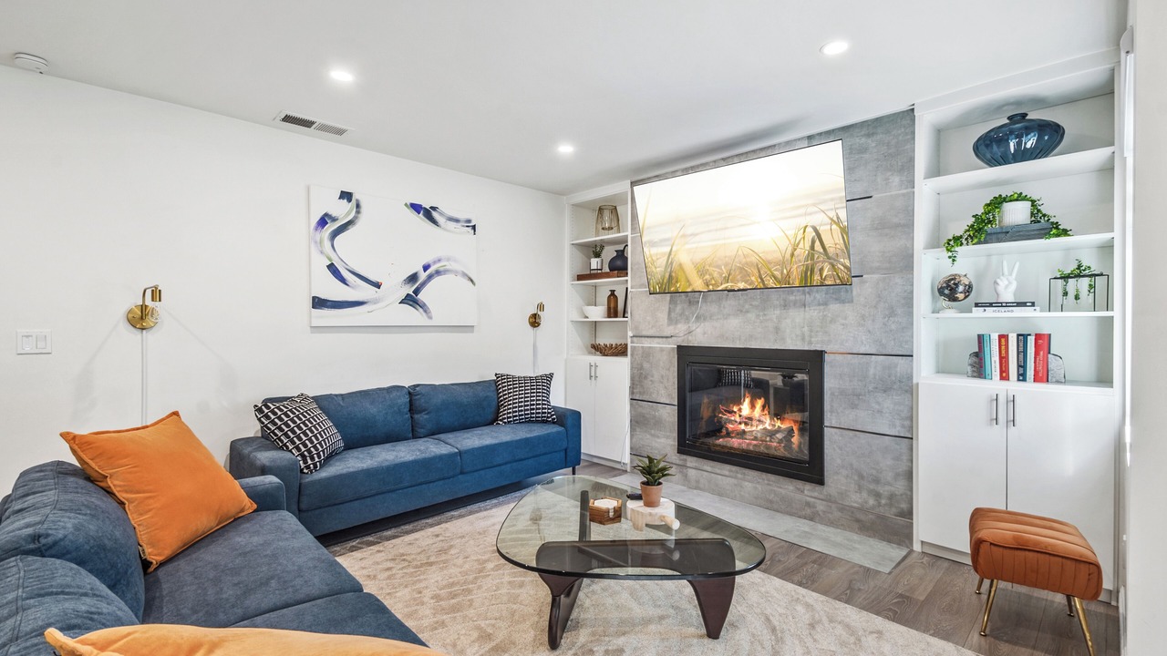 Photo of Livingroom in Encino