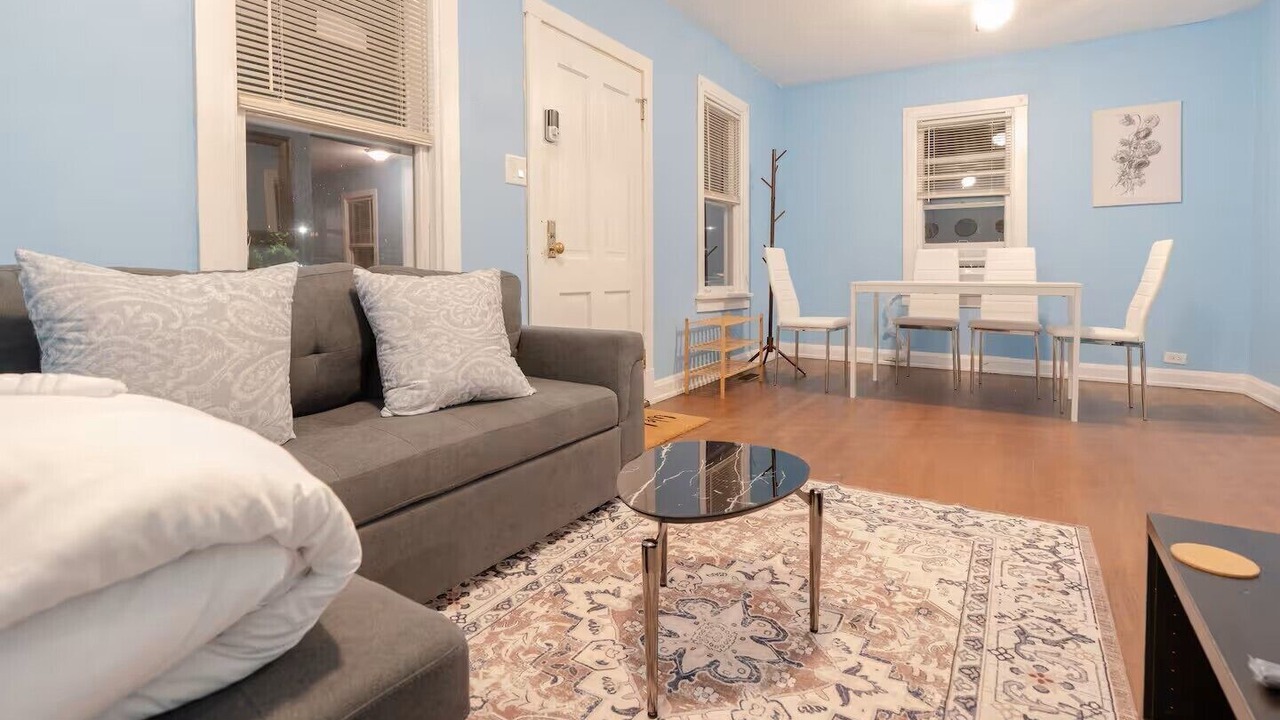 Photo of Livingroom in Skokie