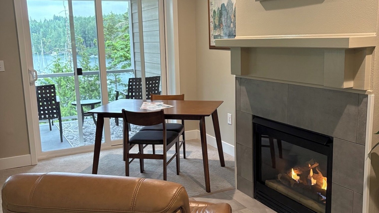 Photo of Livingroom in Brinnon