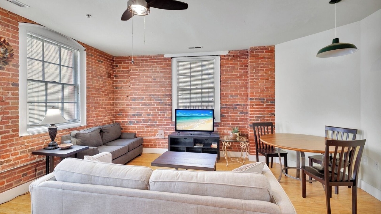 Photo of Livingroom in Downtown Baltimore