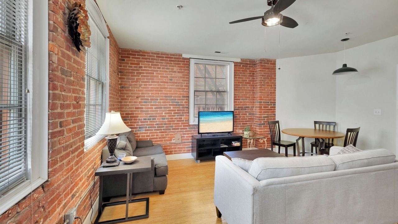 Photo of Livingroom in Downtown Baltimore