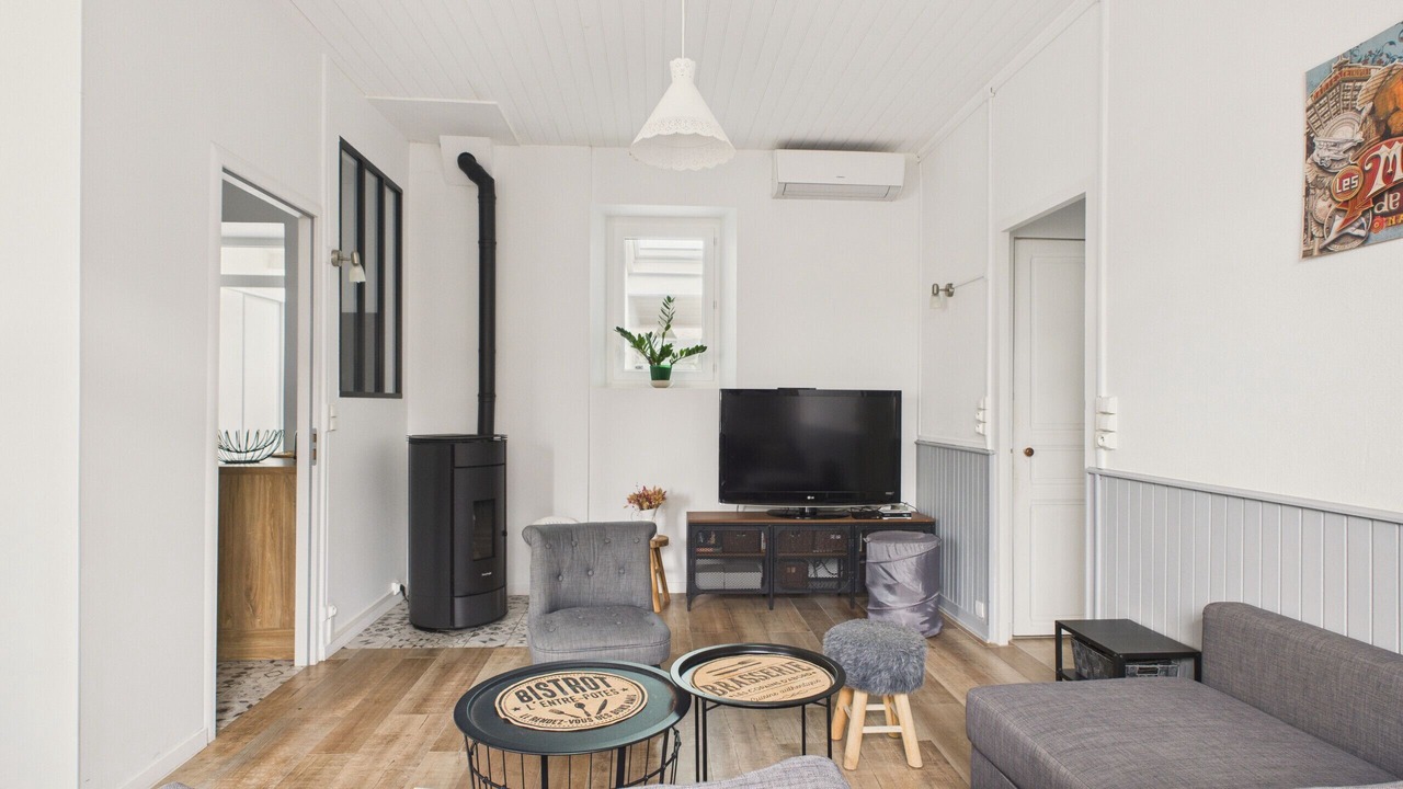 Photo of Livingroom in Saint-Michel-Chef-Chef