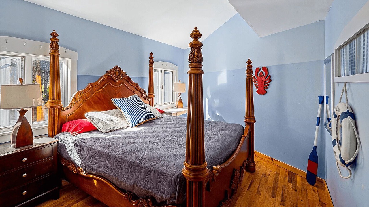 Photo of Bedroom in Northport