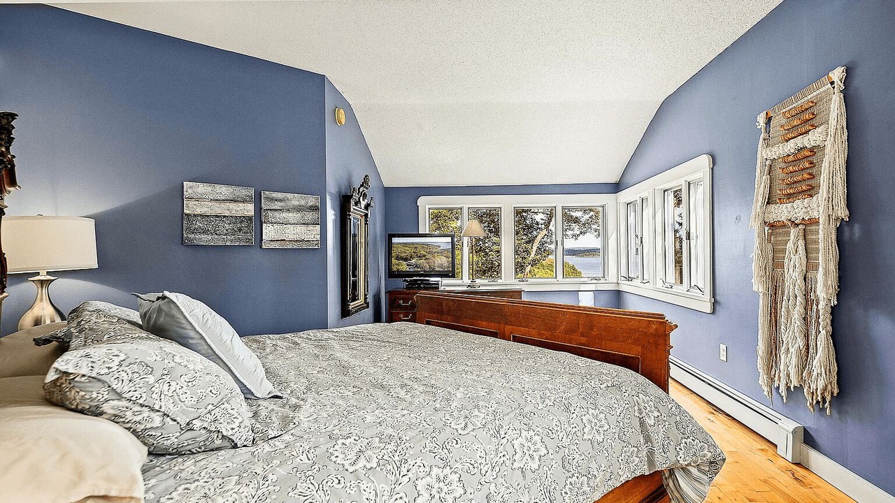 Photo of Bedroom in Northport