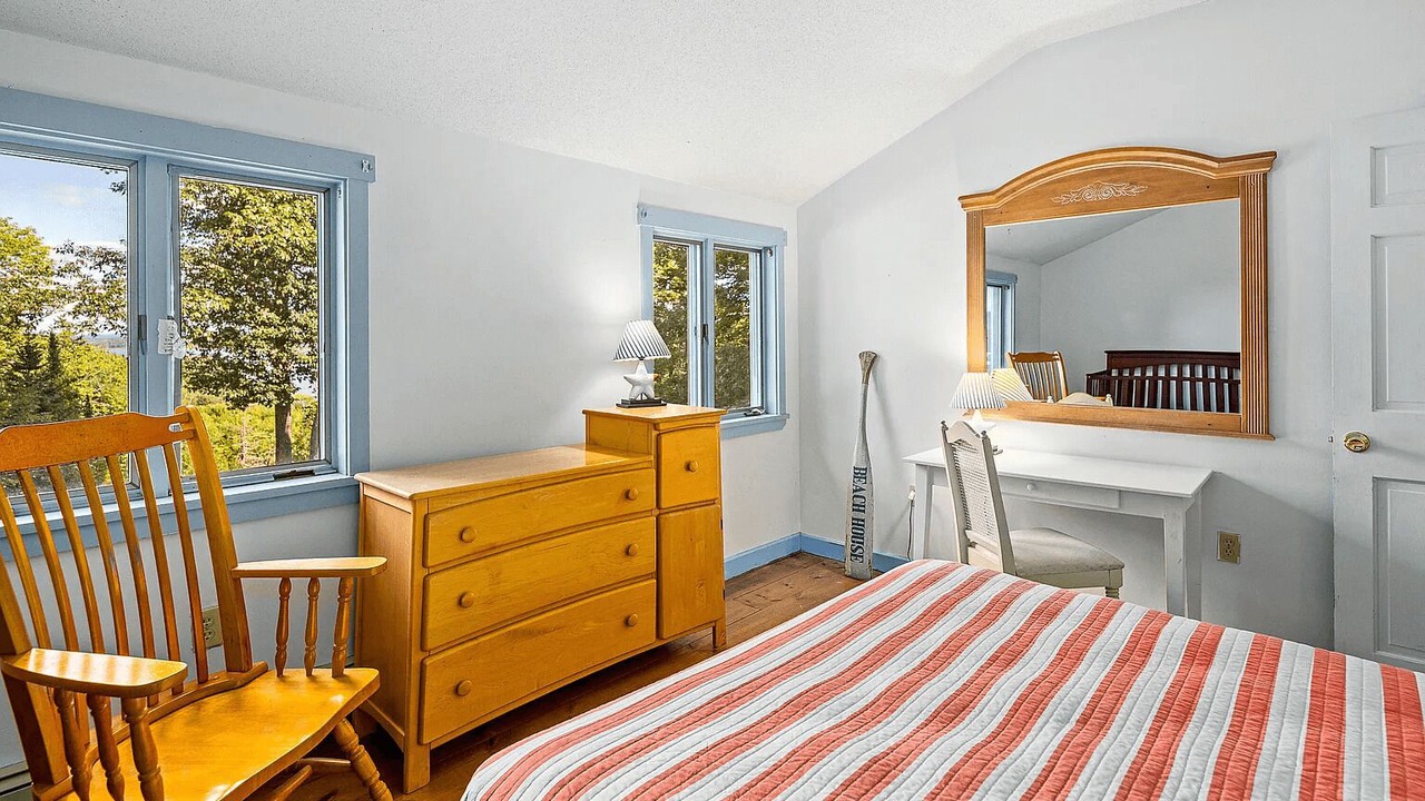 Photo of Bedroom in Northport