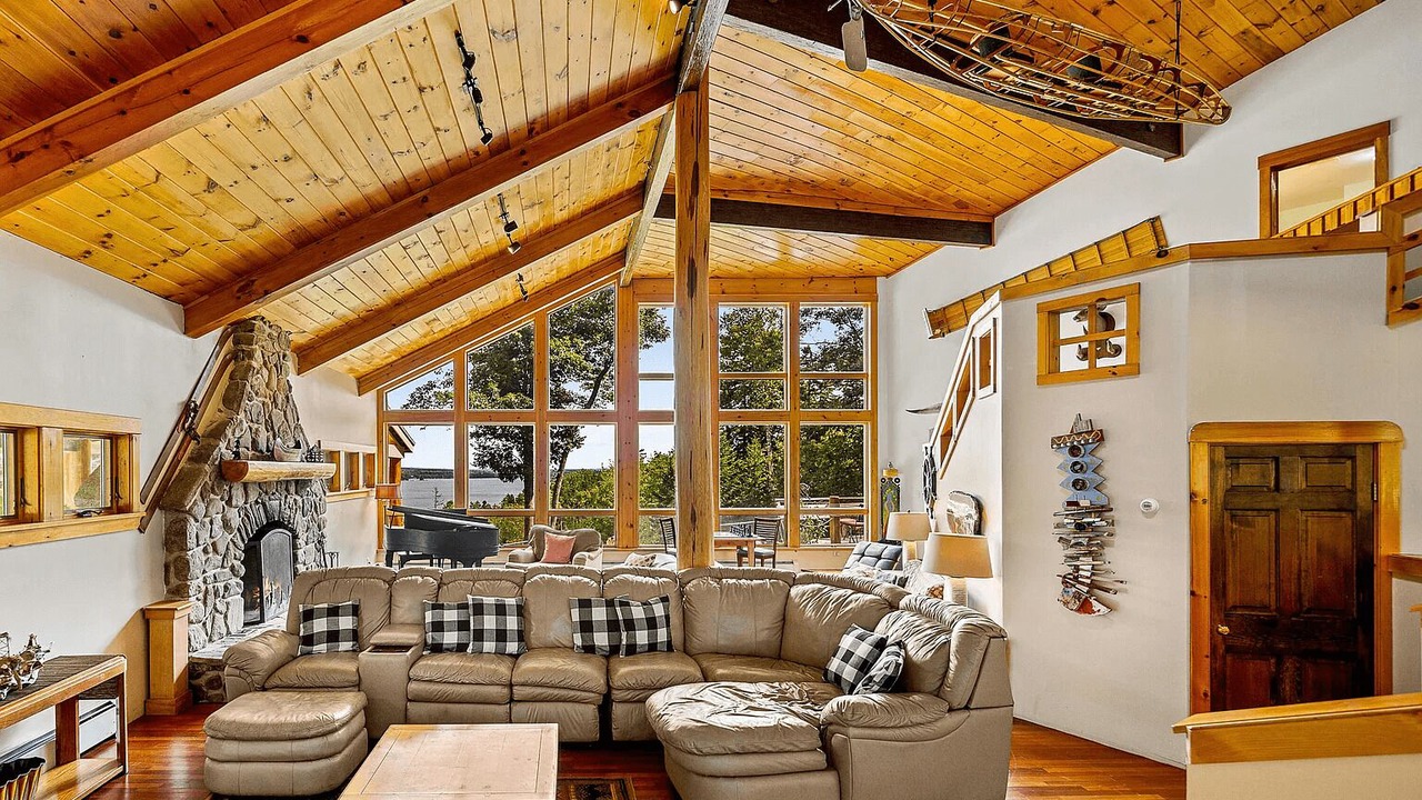 Photo of Livingroom in Northport