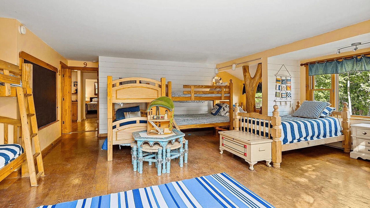 Photo of Bedroom in Northport