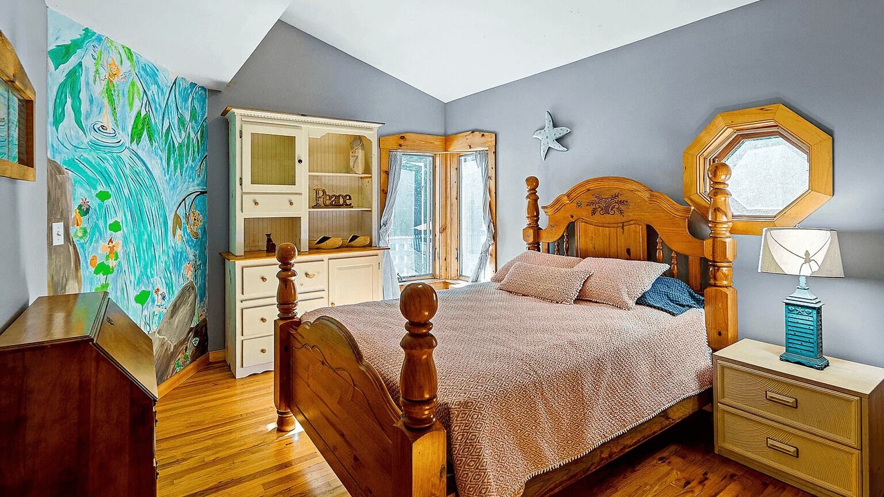 Photo of Bedroom in Northport