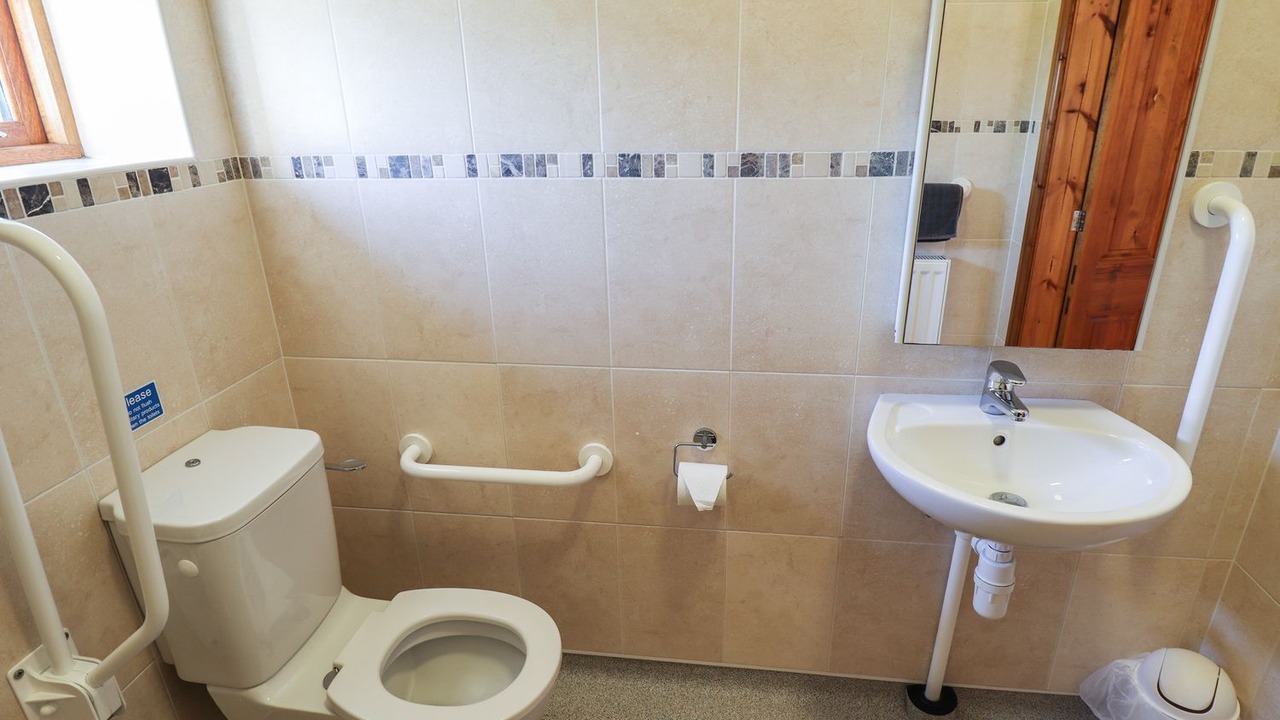 Photo of Bathroom in Louth