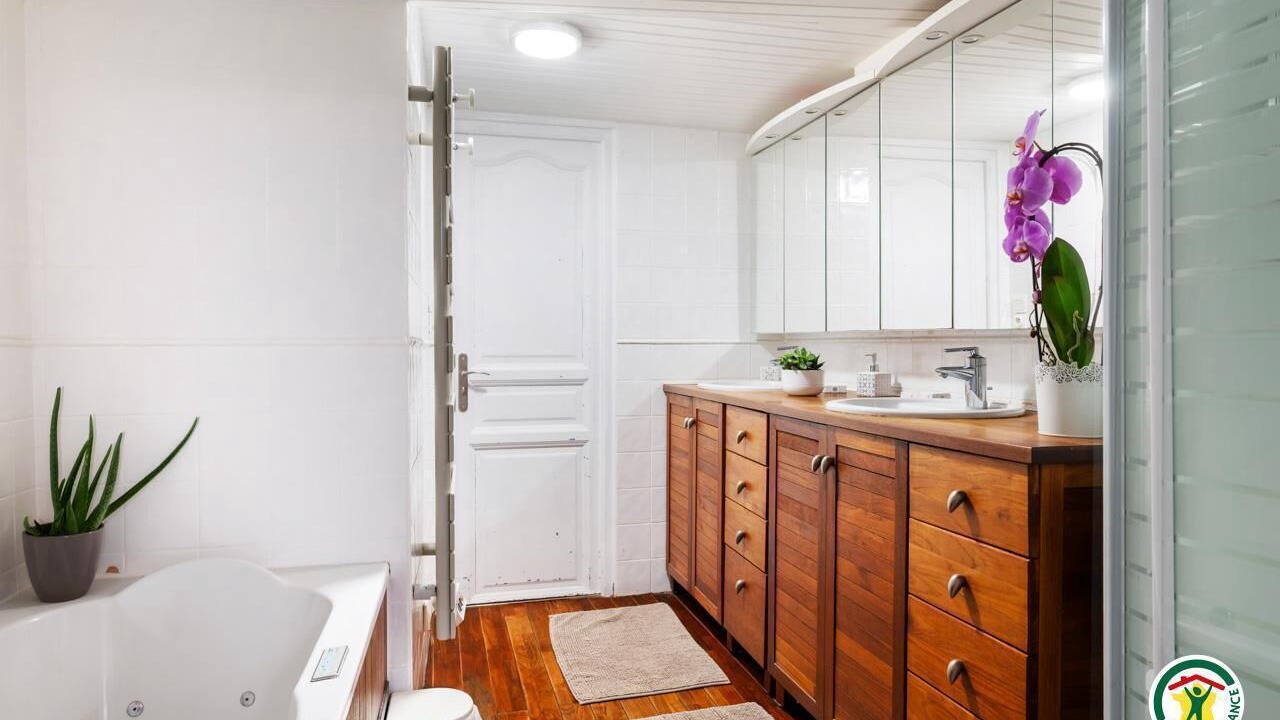 Photo of Bathroom in Beaurepaire