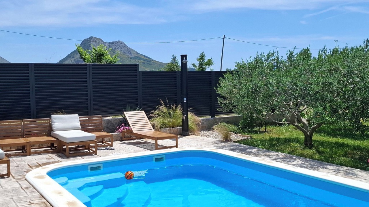 Photo of Outdoor in Mravince