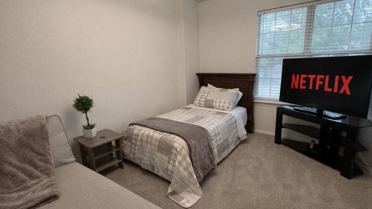 Photo of Bedroom in Deer Creek Ranch