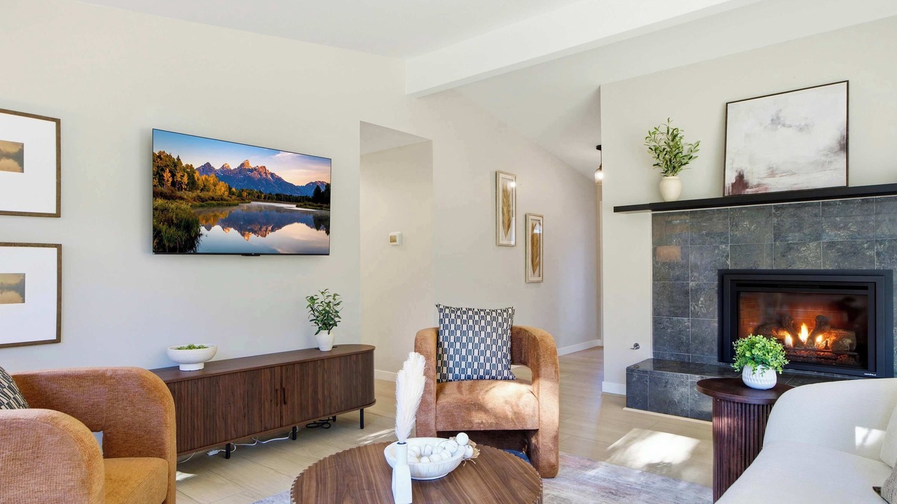 Photo of Livingroom in Northeast Bellevue