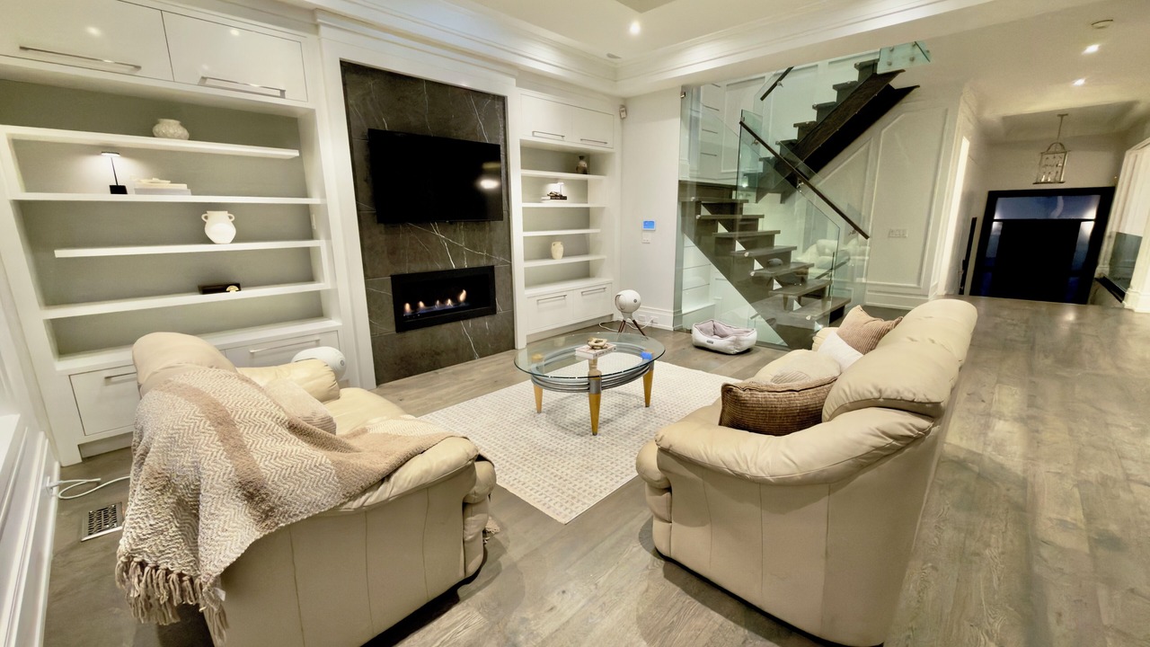 Photo of Livingroom in Willowdale