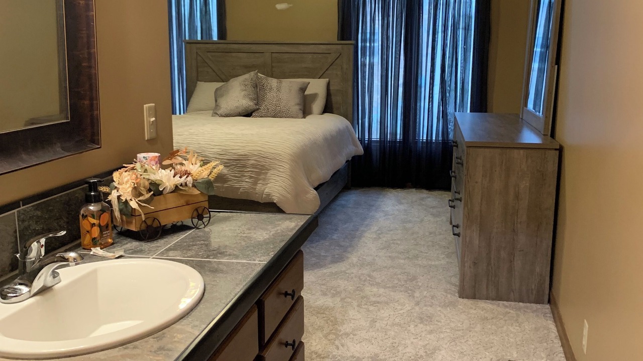 Photo of Bedroom in Hendersonville