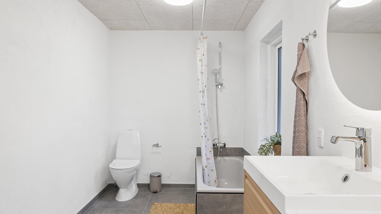 Photo of Bathroom in Give