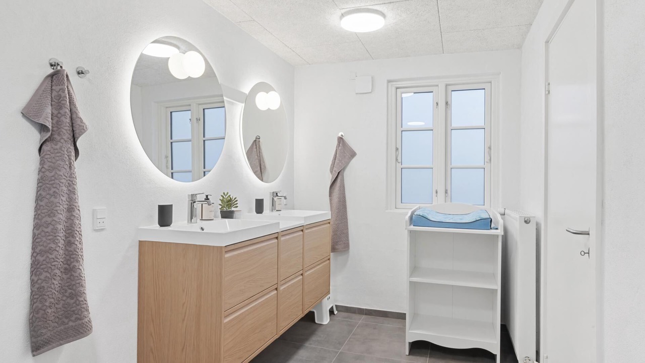 Photo of Bathroom in Give