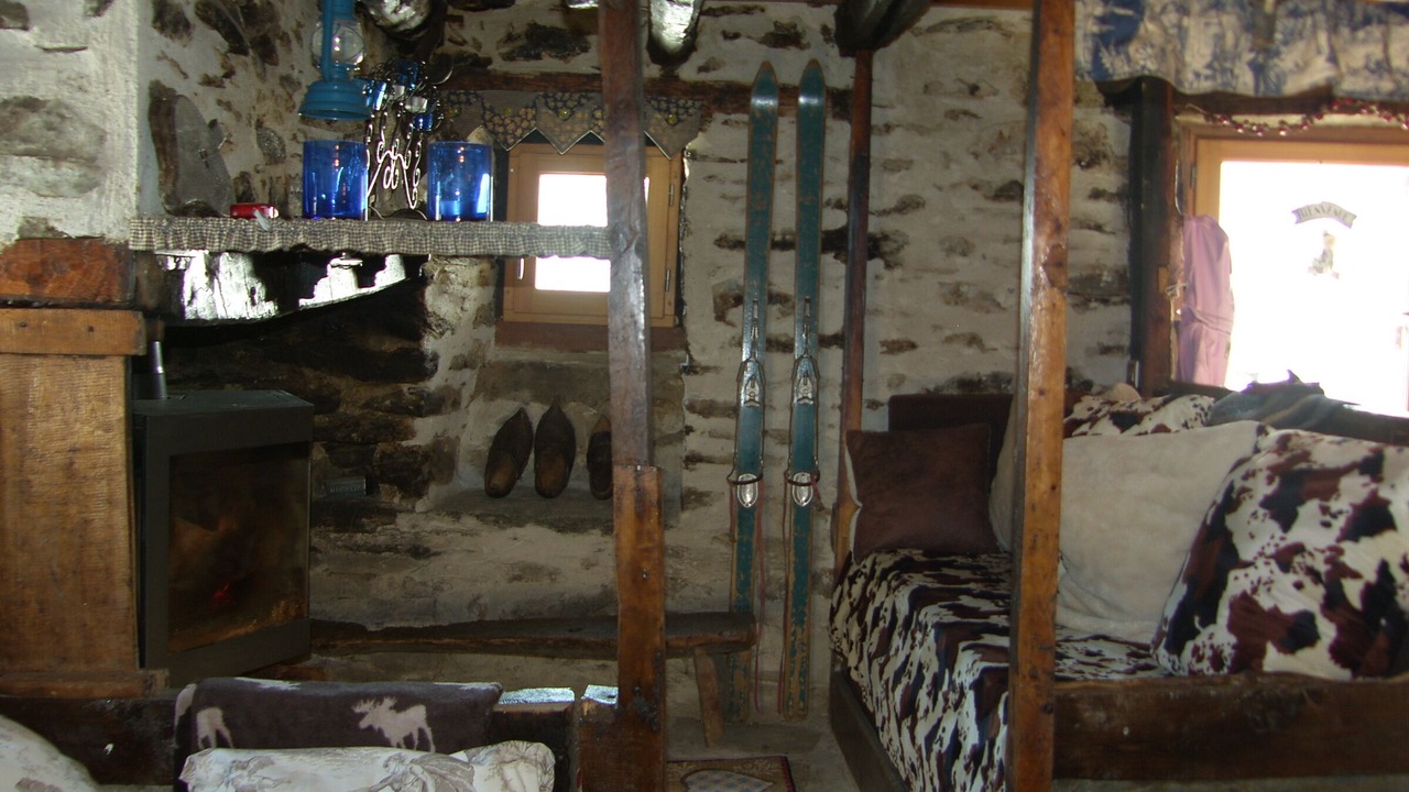 Photo of Others in Grust