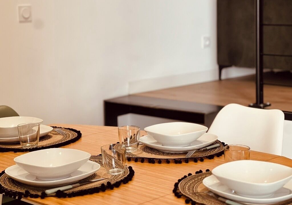 Photo of Others in Valence