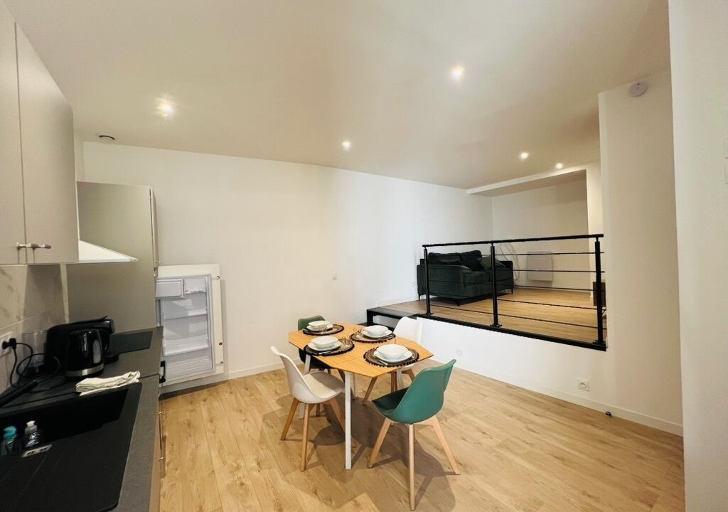 Photo of Others in Valence