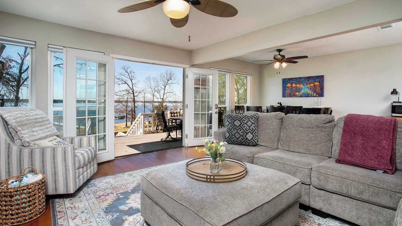 Photo of Livingroom in Flint