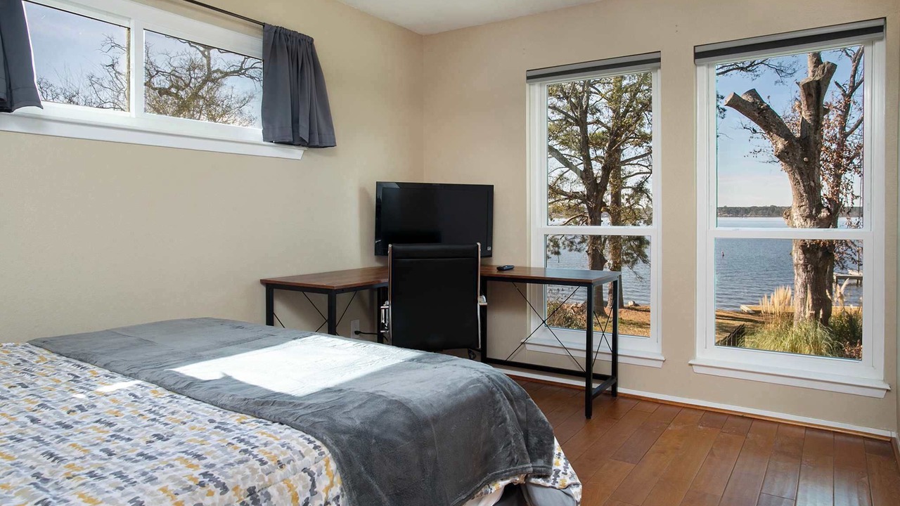 Photo of Bedroom in Flint