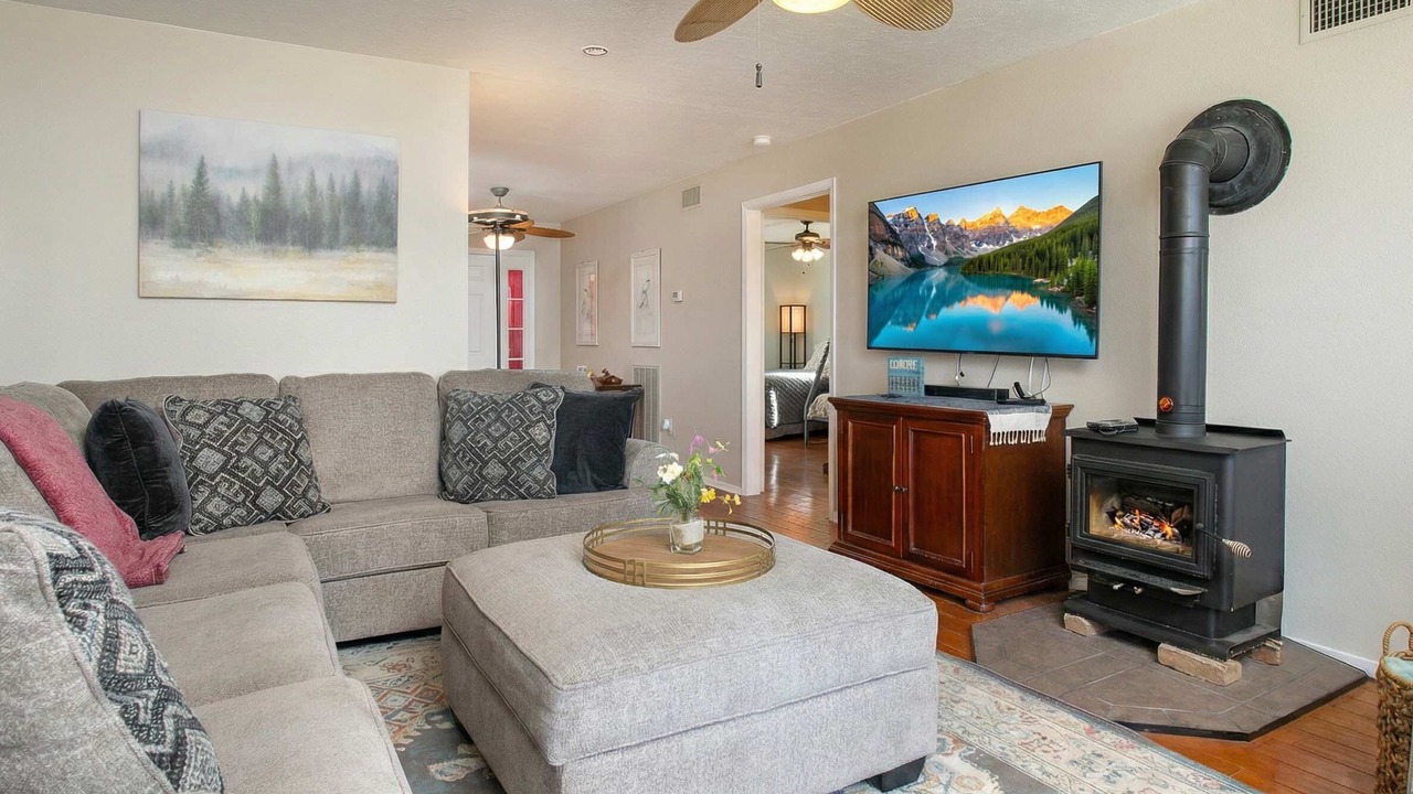 Photo of Livingroom in Flint