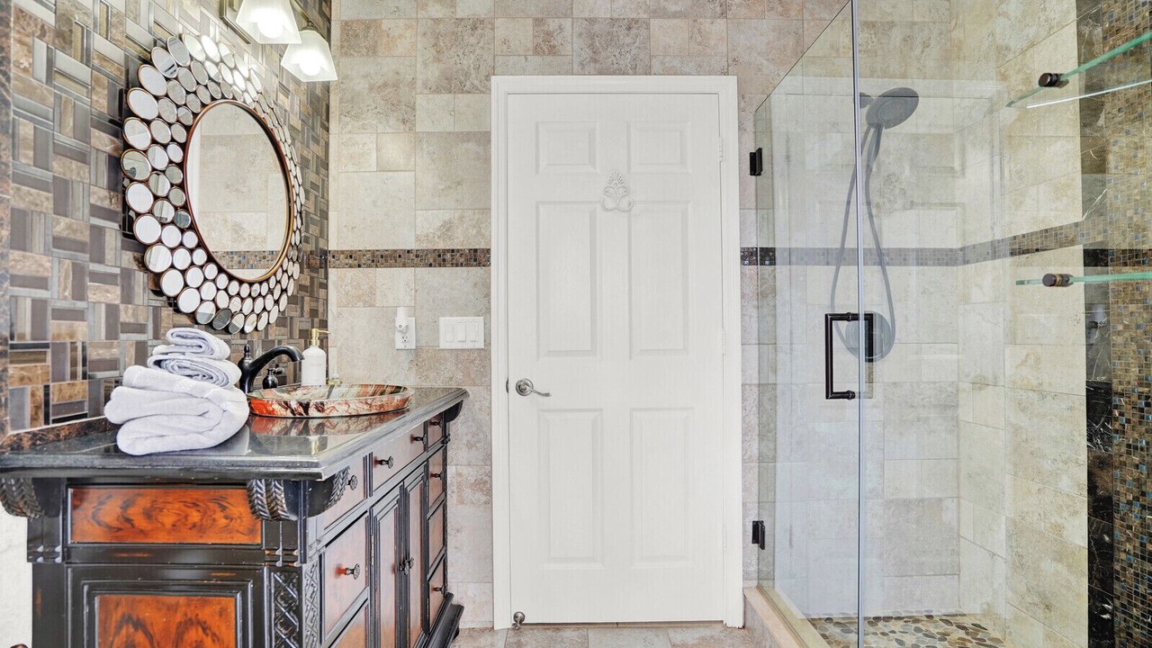 Photo of Bathroom in Greenview Shores