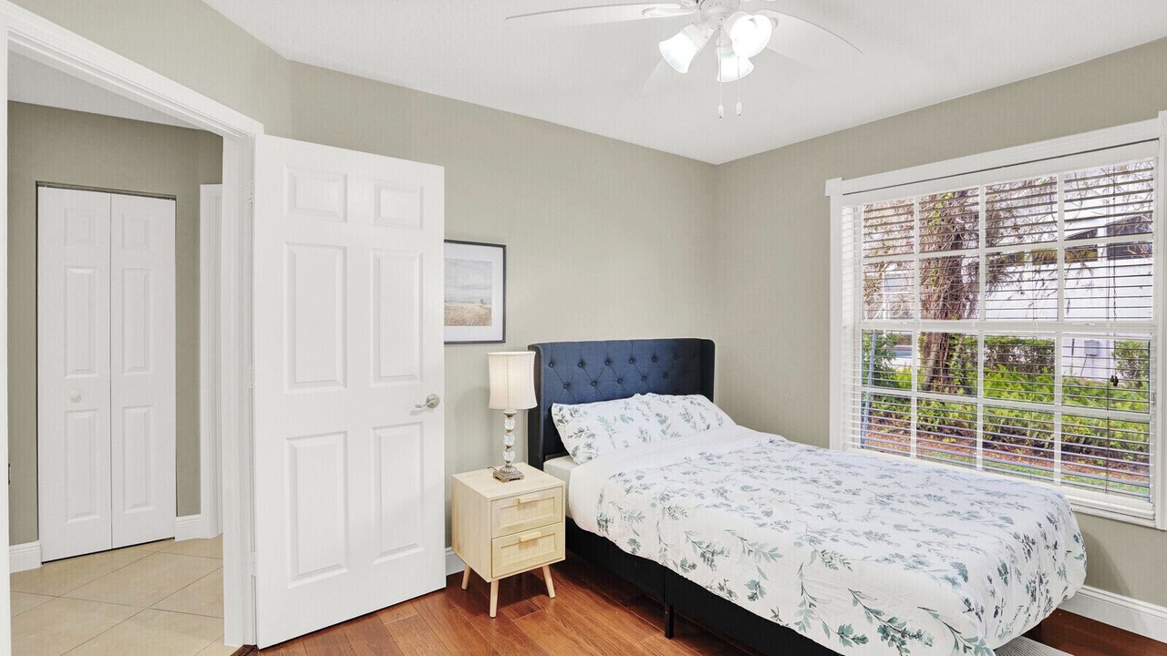 Photo of Bedroom in Greenview Shores