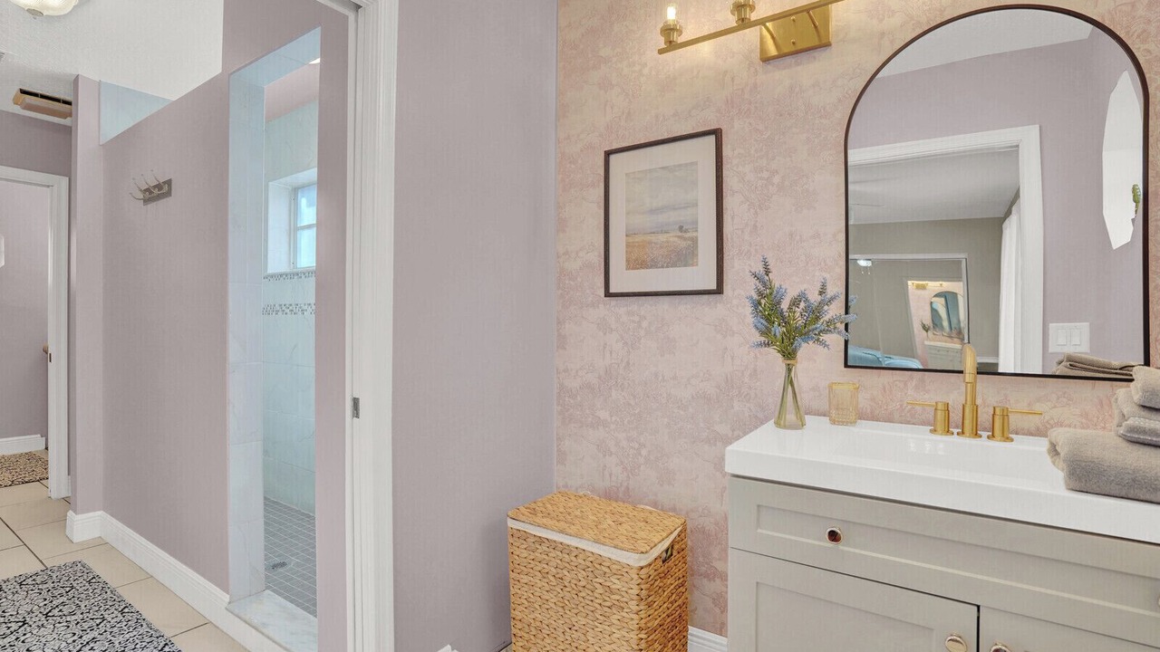 Photo of Bathroom in Greenview Shores
