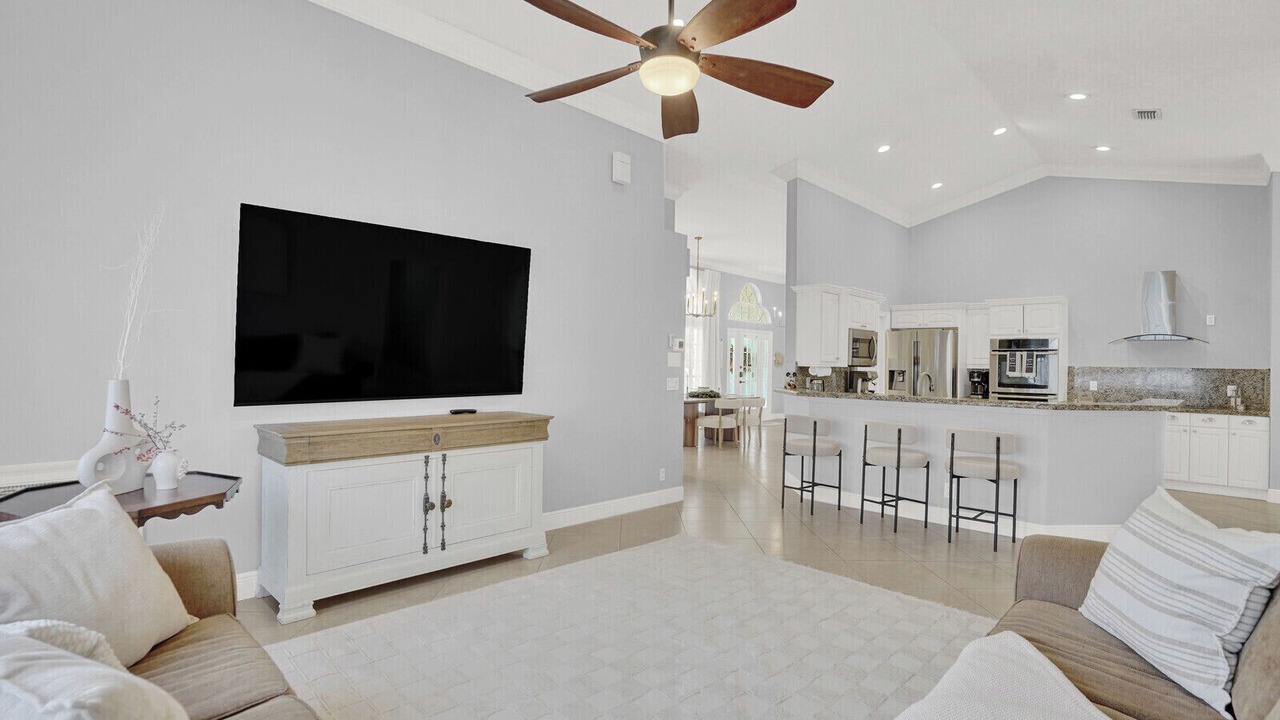 Photo of Livingroom in Greenview Shores