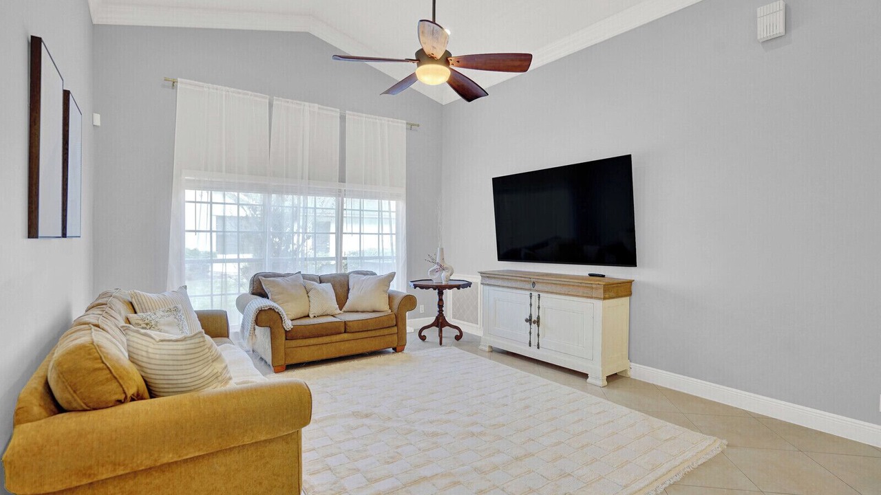 Photo of Livingroom in Greenview Shores