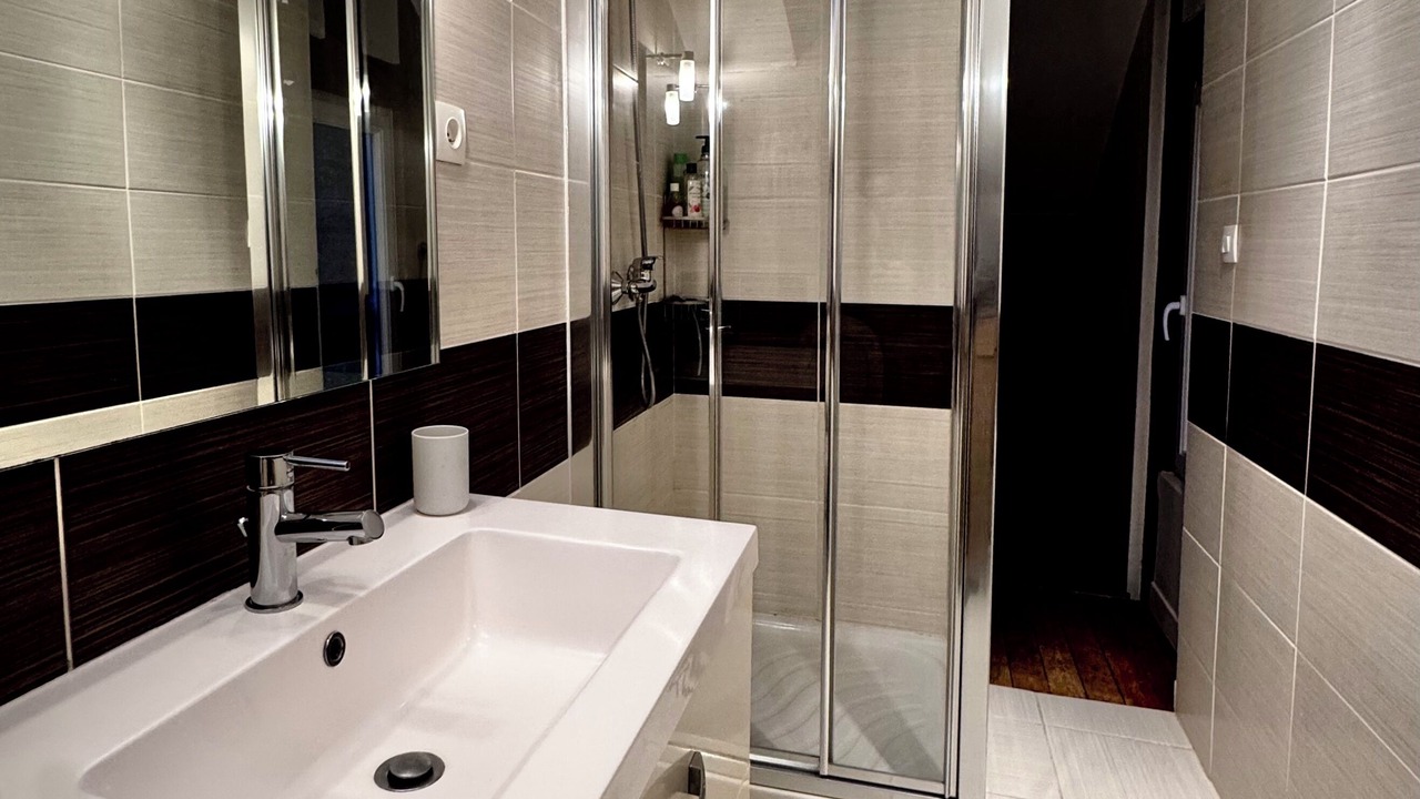 Photo of Bathroom in Jouy-le-Moutier