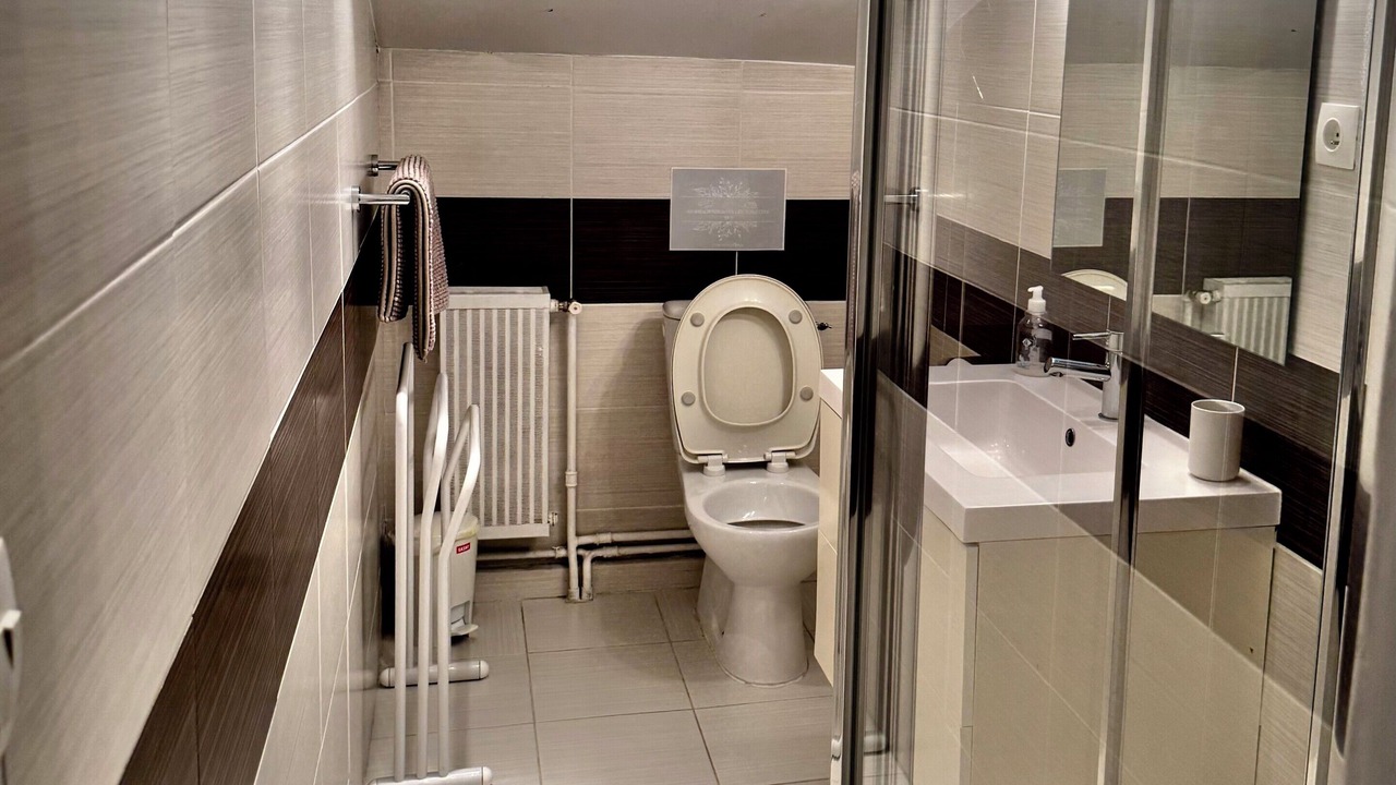 Photo of Bathroom in Jouy-le-Moutier