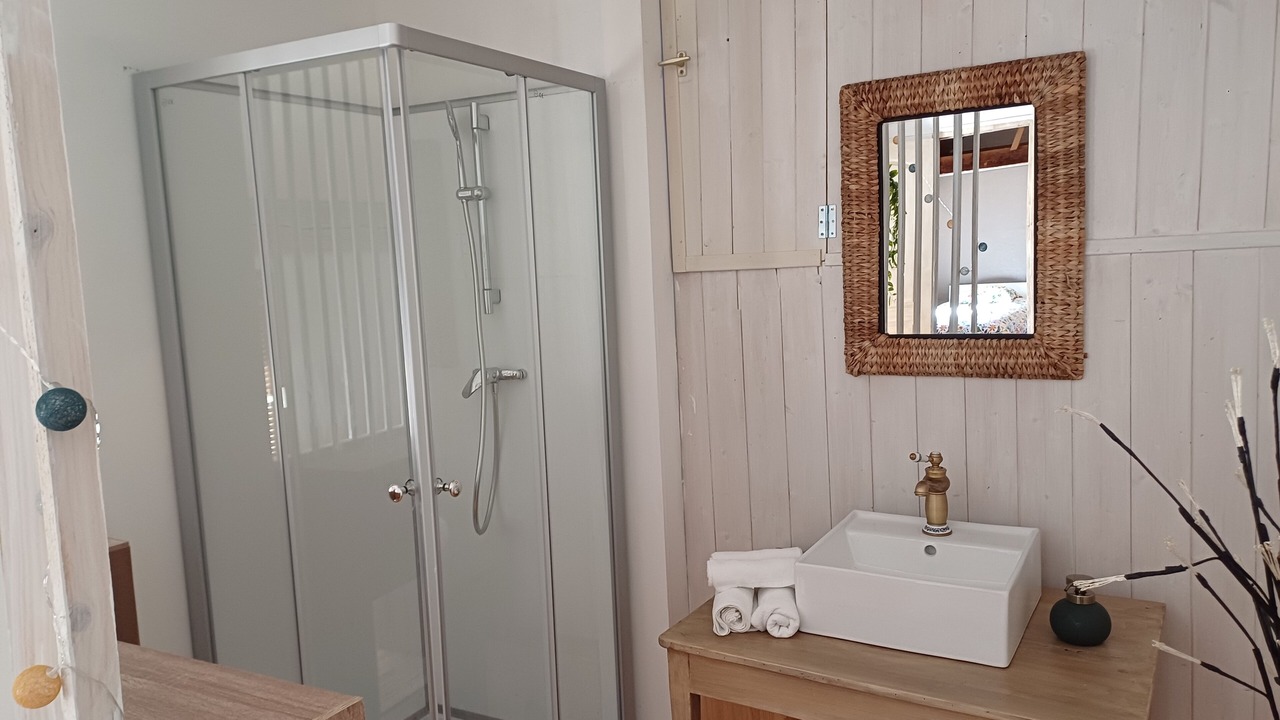Photo of Bathroom in Campan