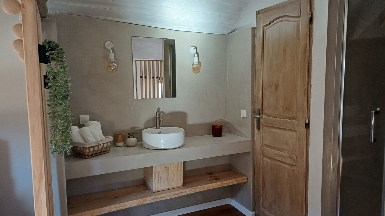 Photo of Bathroom in Campan
