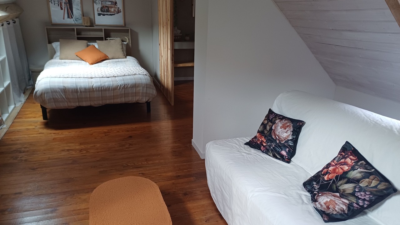 Photo of Bedroom in Campan