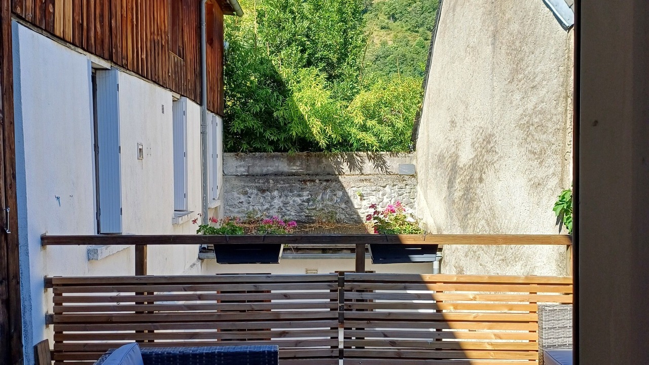 Photo of Outdoor in Campan