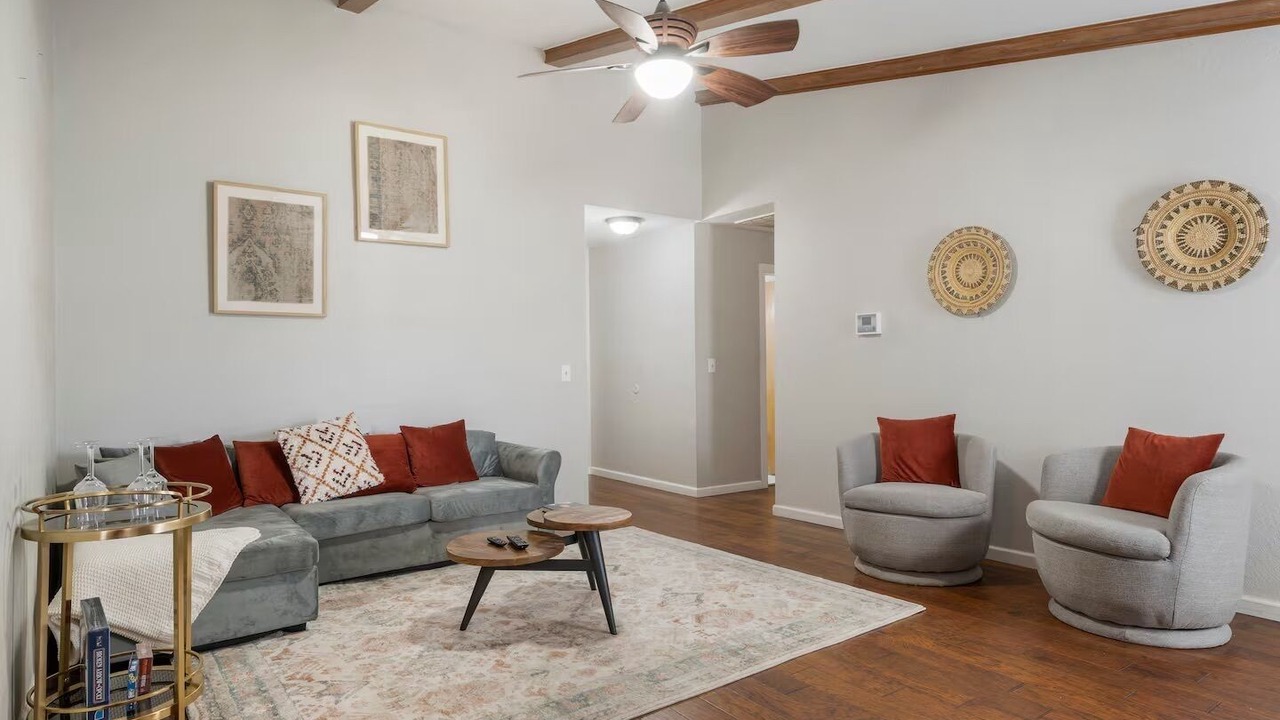 Photo of Livingroom in Broken Arrow