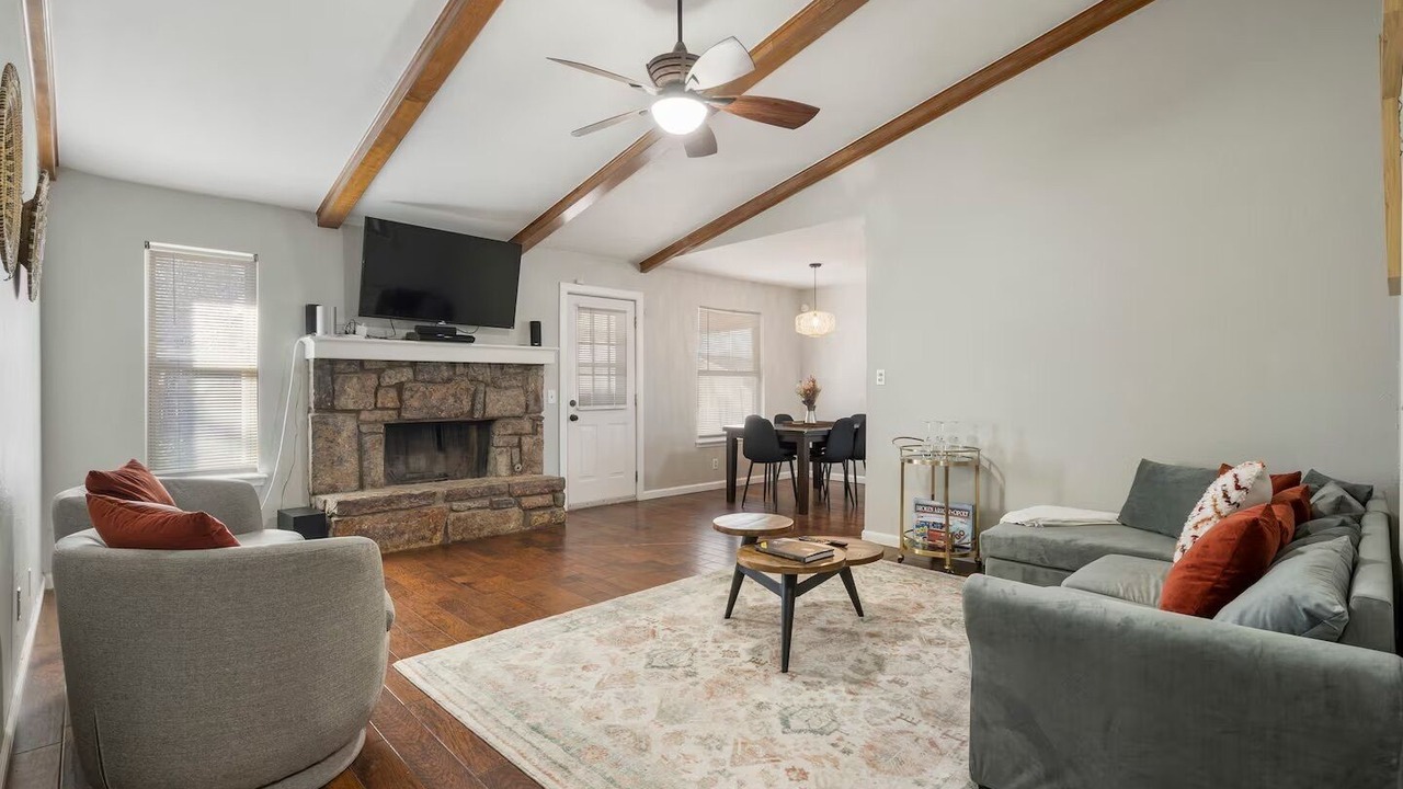 Photo of Livingroom in Broken Arrow