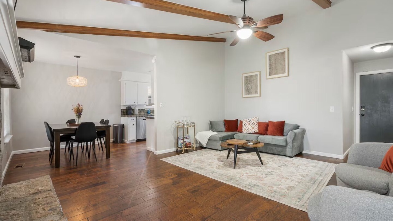 Photo of Livingroom in Broken Arrow