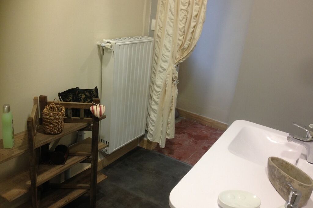 Photo of Bathroom in Caudry
